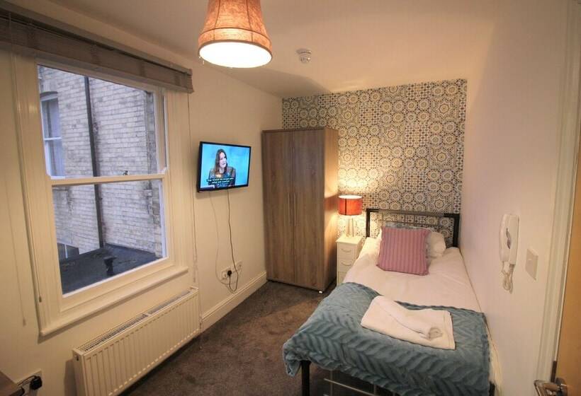 ペンション Cambridge City Rooms By Paymán Club