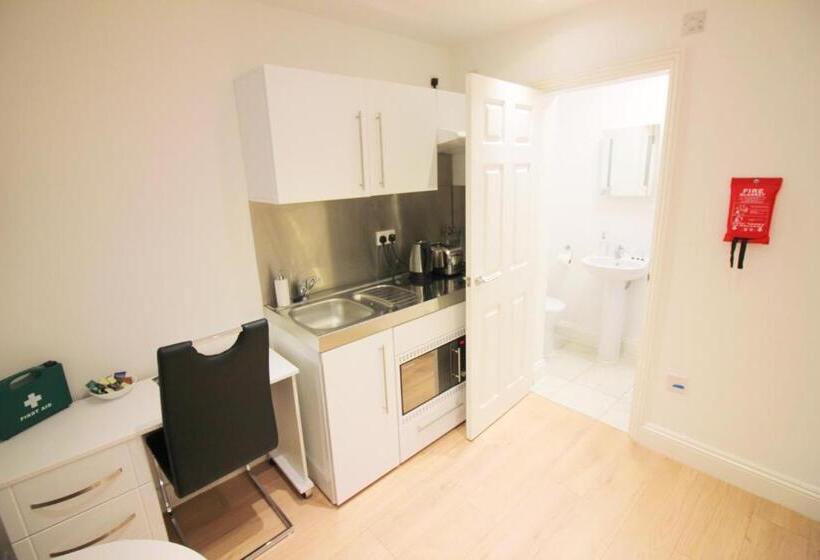 ペンション Cambridge City Rooms By Paymán Club