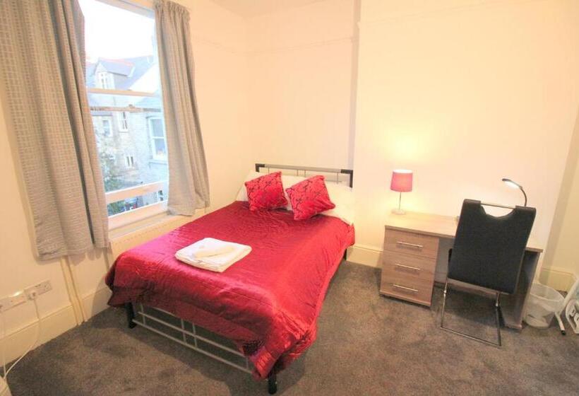 ペンション Cambridge City Rooms By Paymán Club