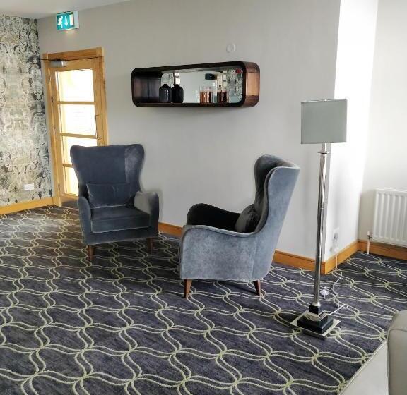 פנסיון Cromore Halt