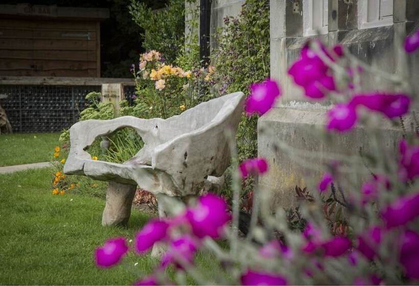 פנסיון Taypark Estate