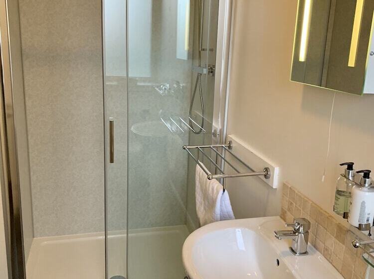 פנסיון Taypark Estate