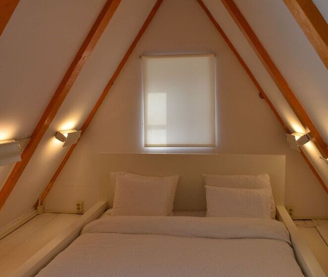 Rembrandtplein Bed & Breakfast