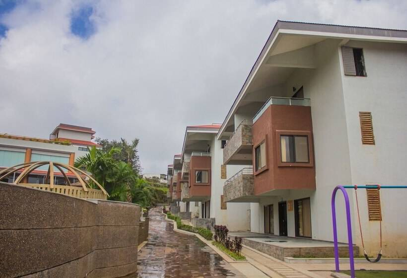 منتجع Club Mahindra Hatgad