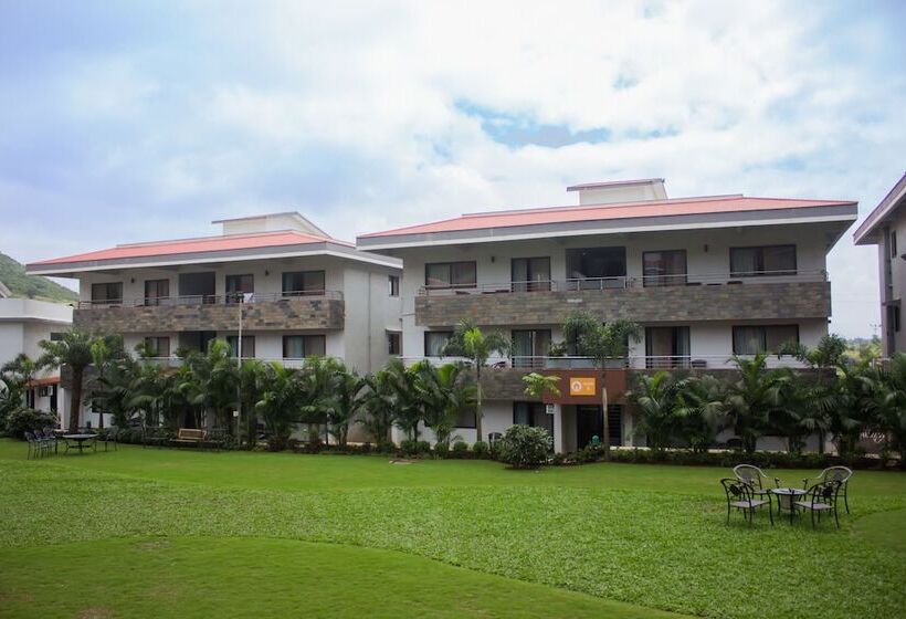 אתר נופש Club Mahindra Hatgad