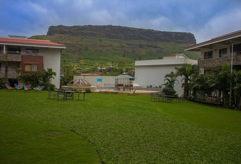 منتجع Club Mahindra Hatgad