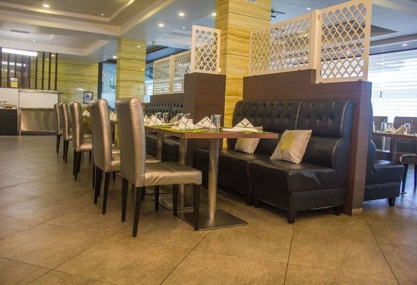 منتجع Club Mahindra Hatgad