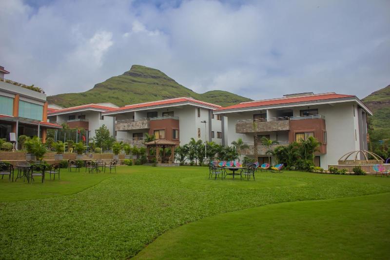 منتجع Club Mahindra Hatgad