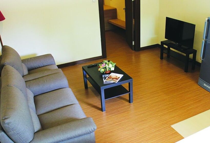 Riverside Residence By Gina Suite