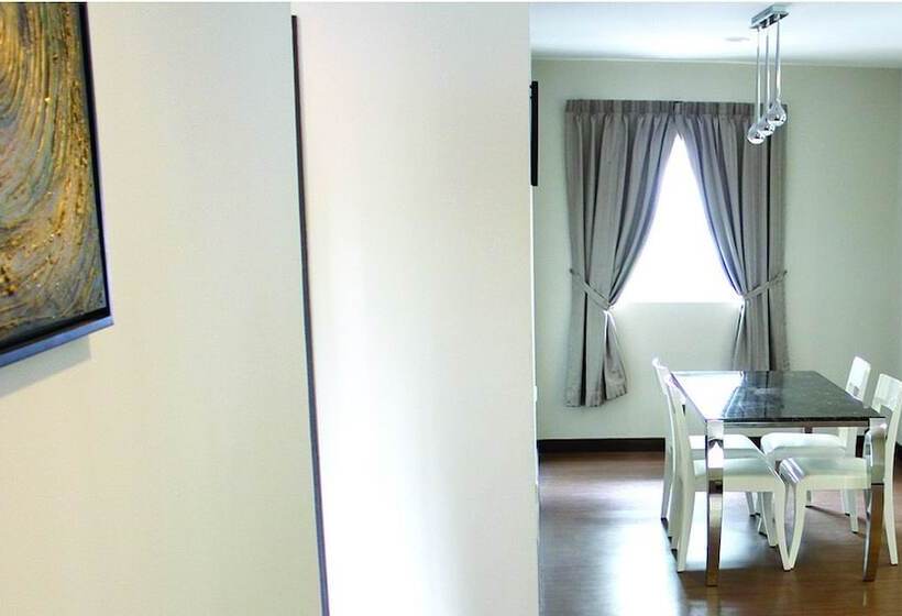 Riverside Residence By Gina Suite