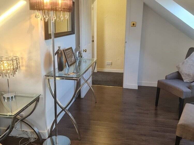 Robert The Bruce Apartment