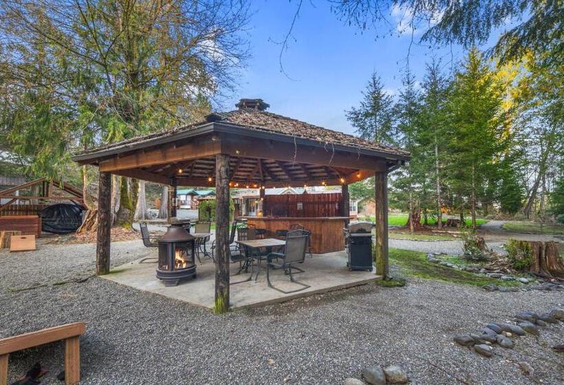 Robin Hood Village Resort