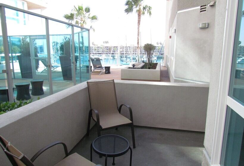 Romantic Studio With Bay View