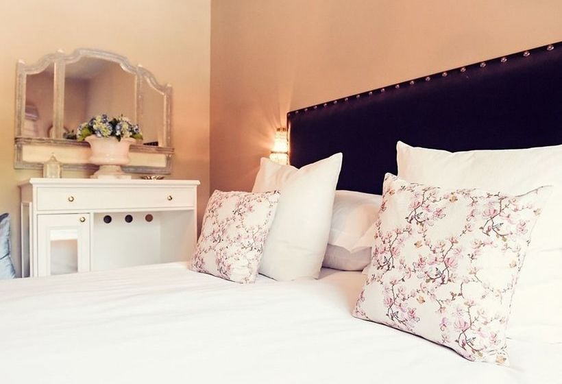 簡易ホテル The Nest  And Restaurant