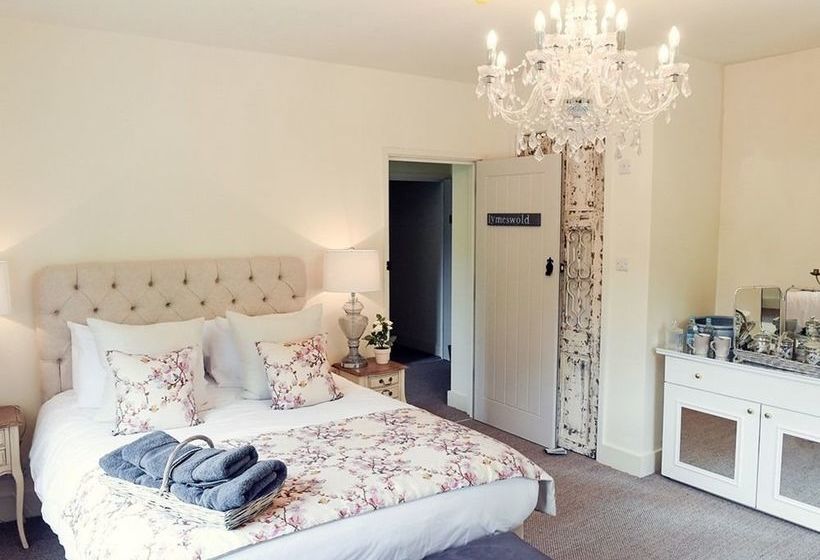 簡易ホテル The Nest  And Restaurant