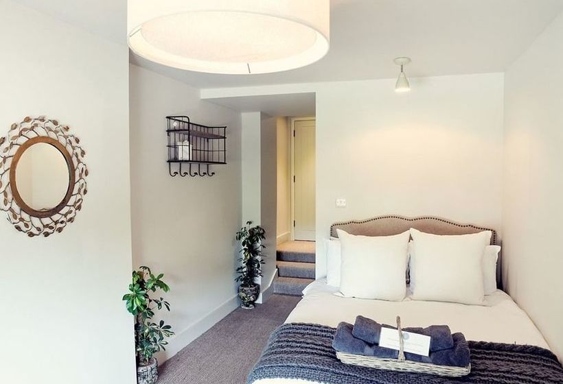 簡易ホテル The Nest  And Restaurant