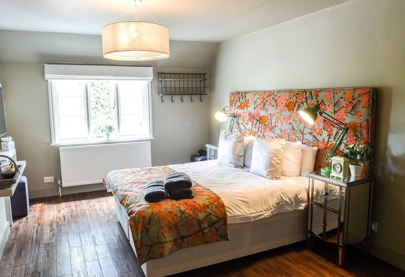 簡易ホテル The Nest  And Restaurant