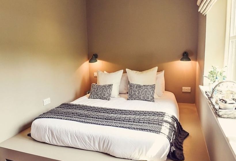 簡易ホテル The Nest  And Restaurant