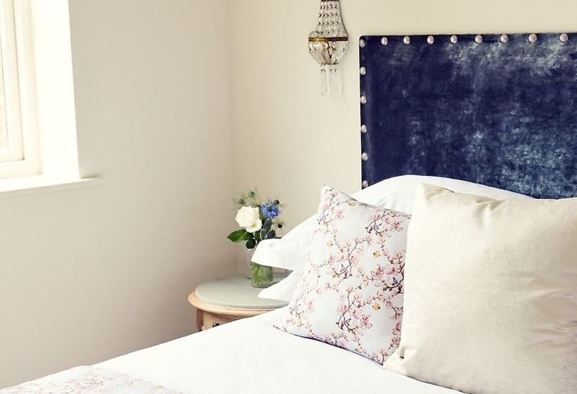 簡易ホテル The Nest  And Restaurant