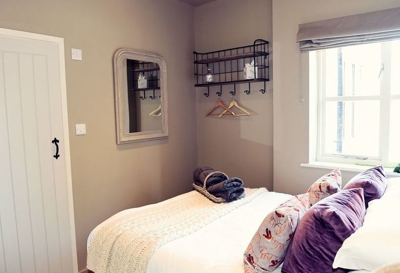 簡易ホテル The Nest  And Restaurant