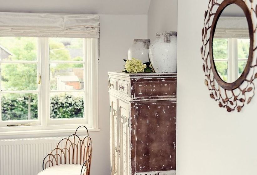 簡易ホテル The Nest  And Restaurant