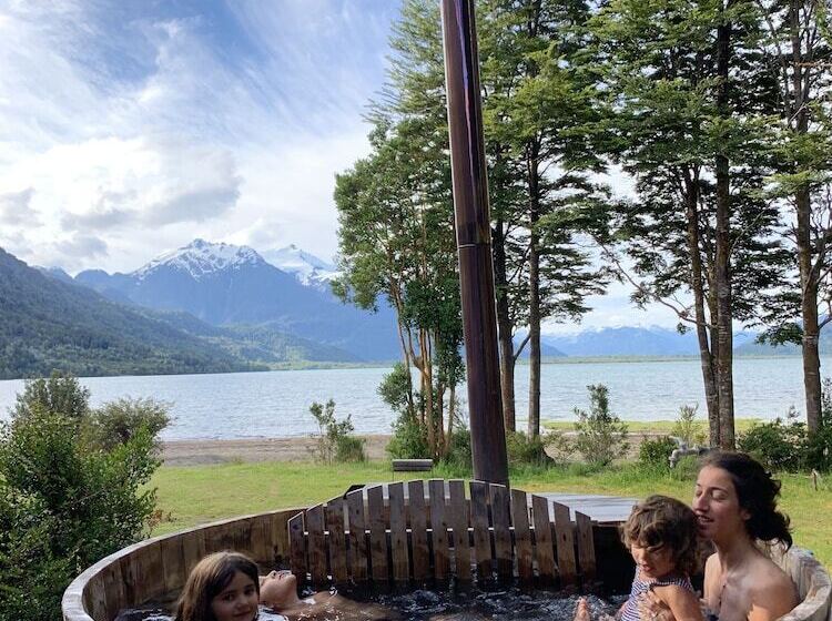 فندق Yelcho En La Patagonia