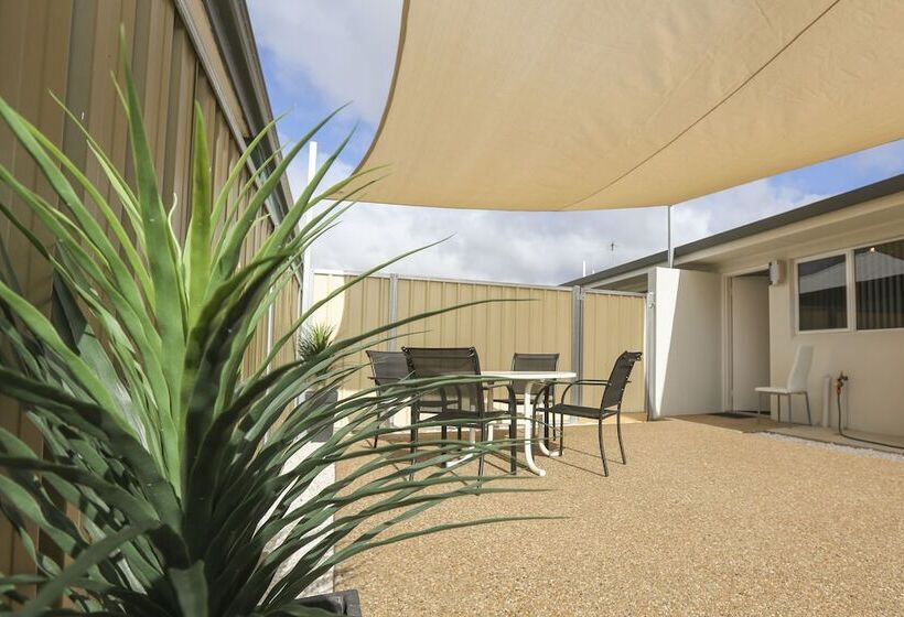 112 Olive Apartments