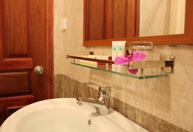 9 Dragon Hotel & Restaurant