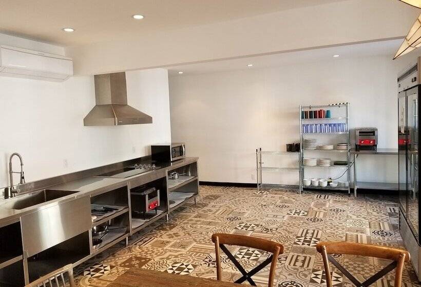 Samesun Hollywood Hotel & Hostel