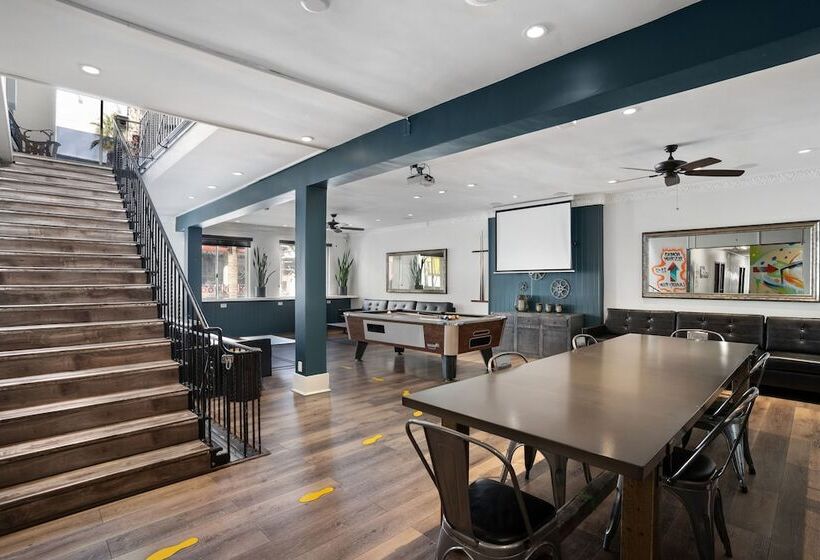 Samesun Hollywood Hotel & Hostel