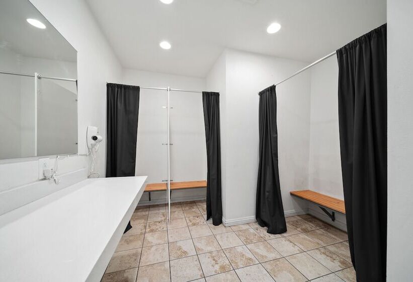 Samesun Hollywood Hotel & Hostel