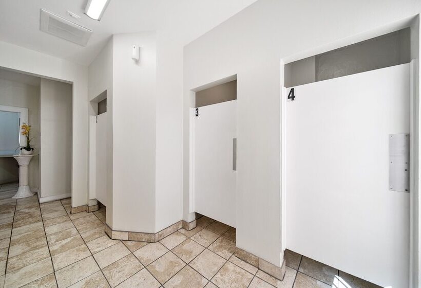 Samesun Hollywood Hotel & Hostel