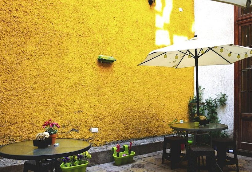 הוסטל Santiago Backpackers