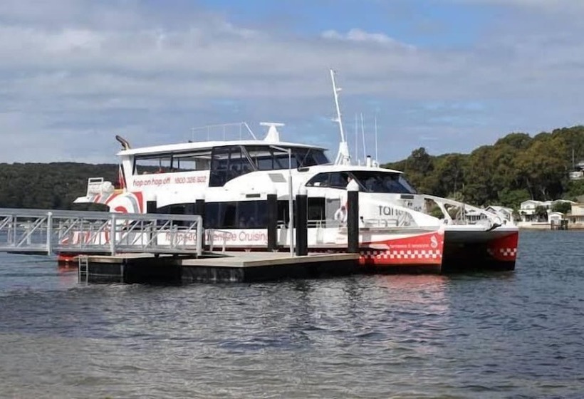 Base Holidays   Ettalong Beach Premium Apartments