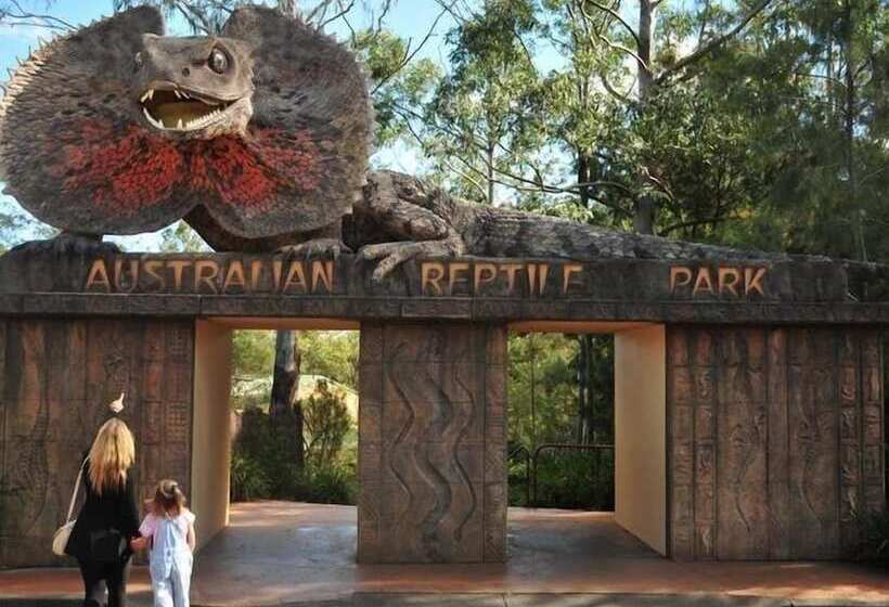 Base Holidays   Ettalong Beach Premium Apartments