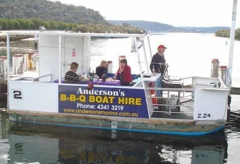 Base Holidays   Ettalong Beach Premium Apartments