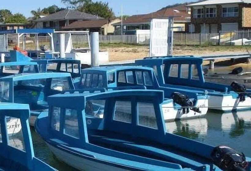 Base Holidays   Ettalong Beach Premium Apartments