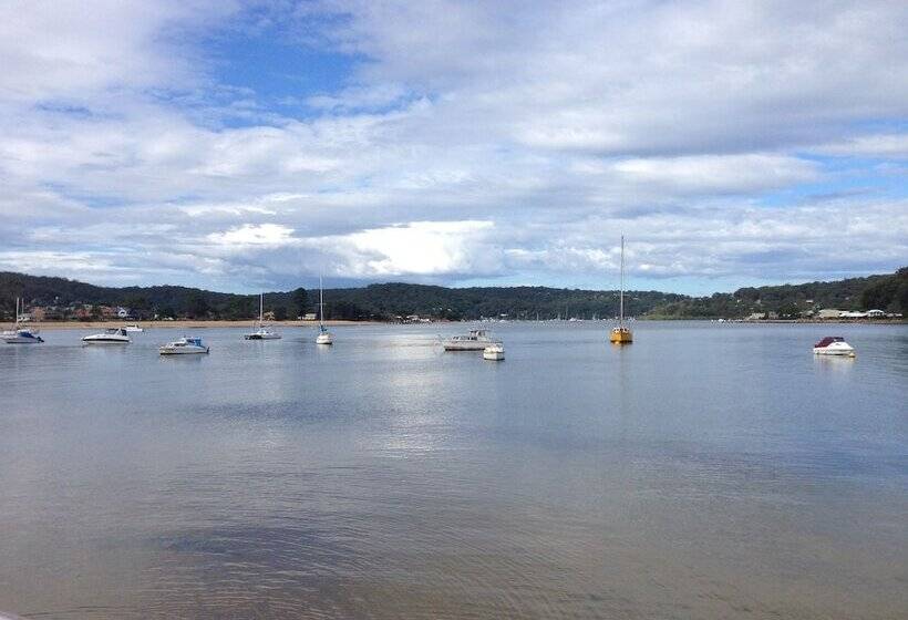 Base Holidays   Ettalong Beach Premium Apartments