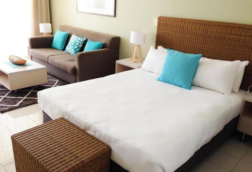 Base Holidays   Ettalong Beach Premium Apartments