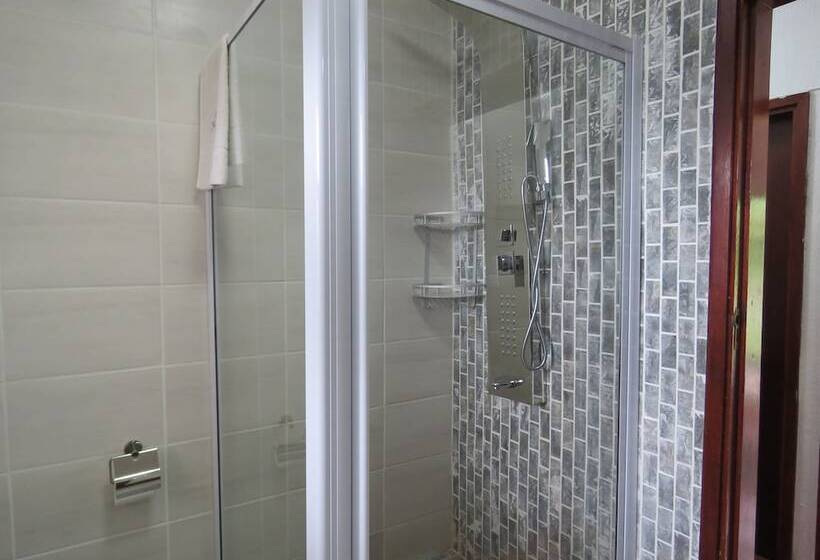 Bed and Breakfast Beachcomber Bay Guest House In South Africa