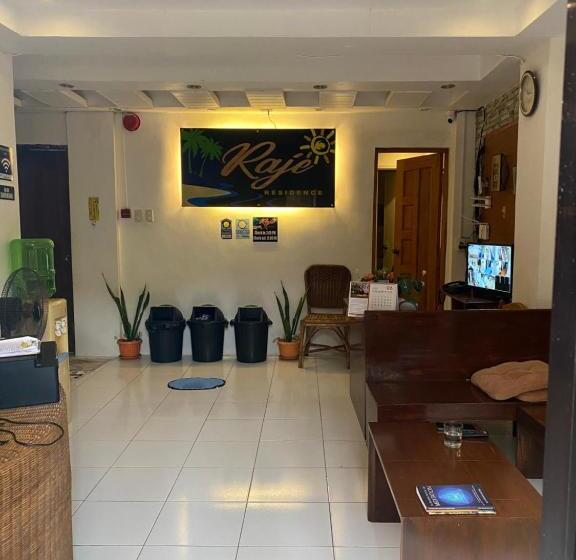 تختخواب و صبحانه Raje Residence