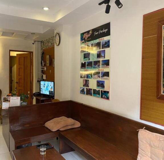 تختخواب و صبحانه Raje Residence