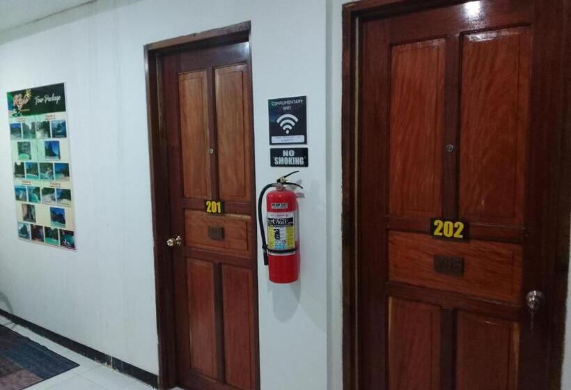 تختخواب و صبحانه Raje Residence