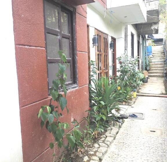 تختخواب و صبحانه Raje Residence