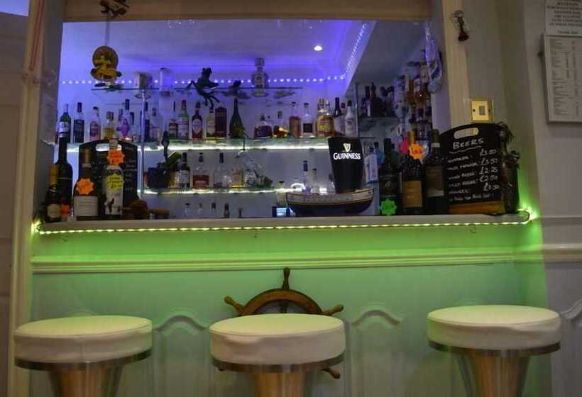 ベッドアンドブレックファースト Watersedge Guest House