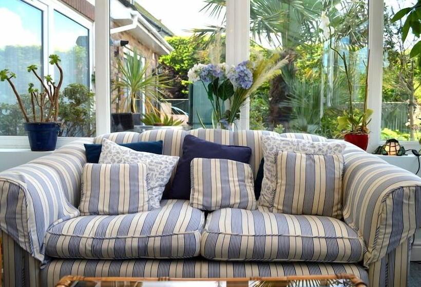 ベッドアンドブレックファースト Watersedge Guest House