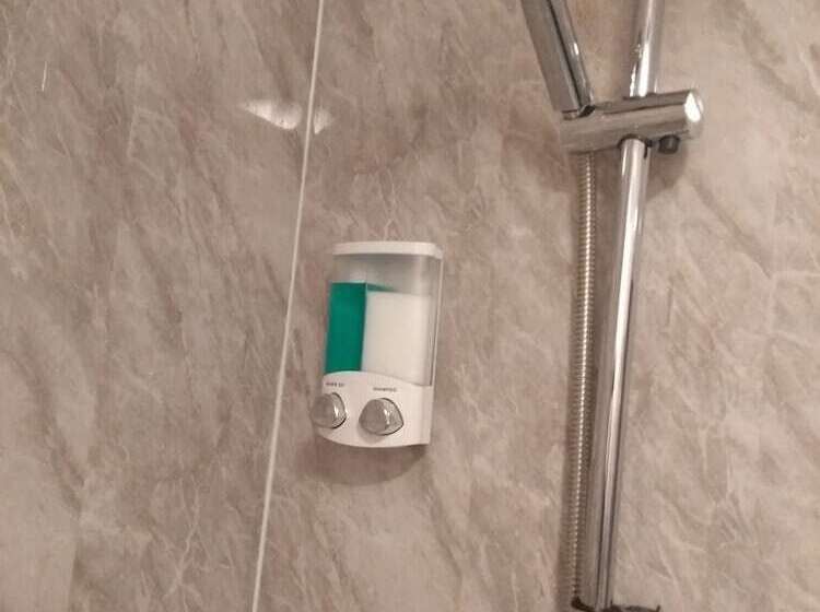 Perfect Central City Location Parking 4 Beds 2 Bedrooms