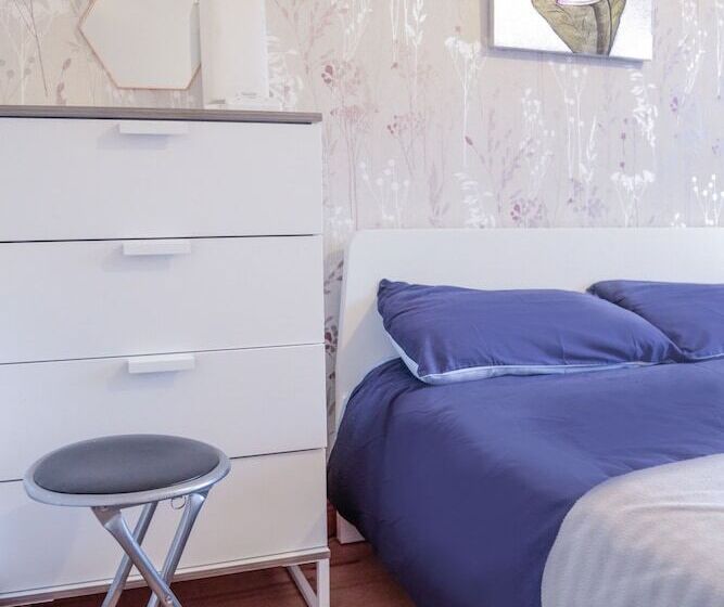 Perfect Central City Location Parking 4 Beds 2 Bedrooms