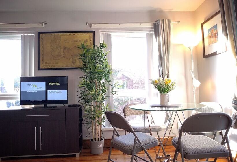 Perfect Central City Location Parking 4 Beds 2 Bedrooms