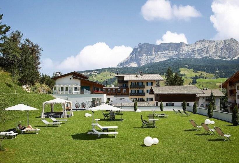 Dolomites Wellness Hotel Savoy